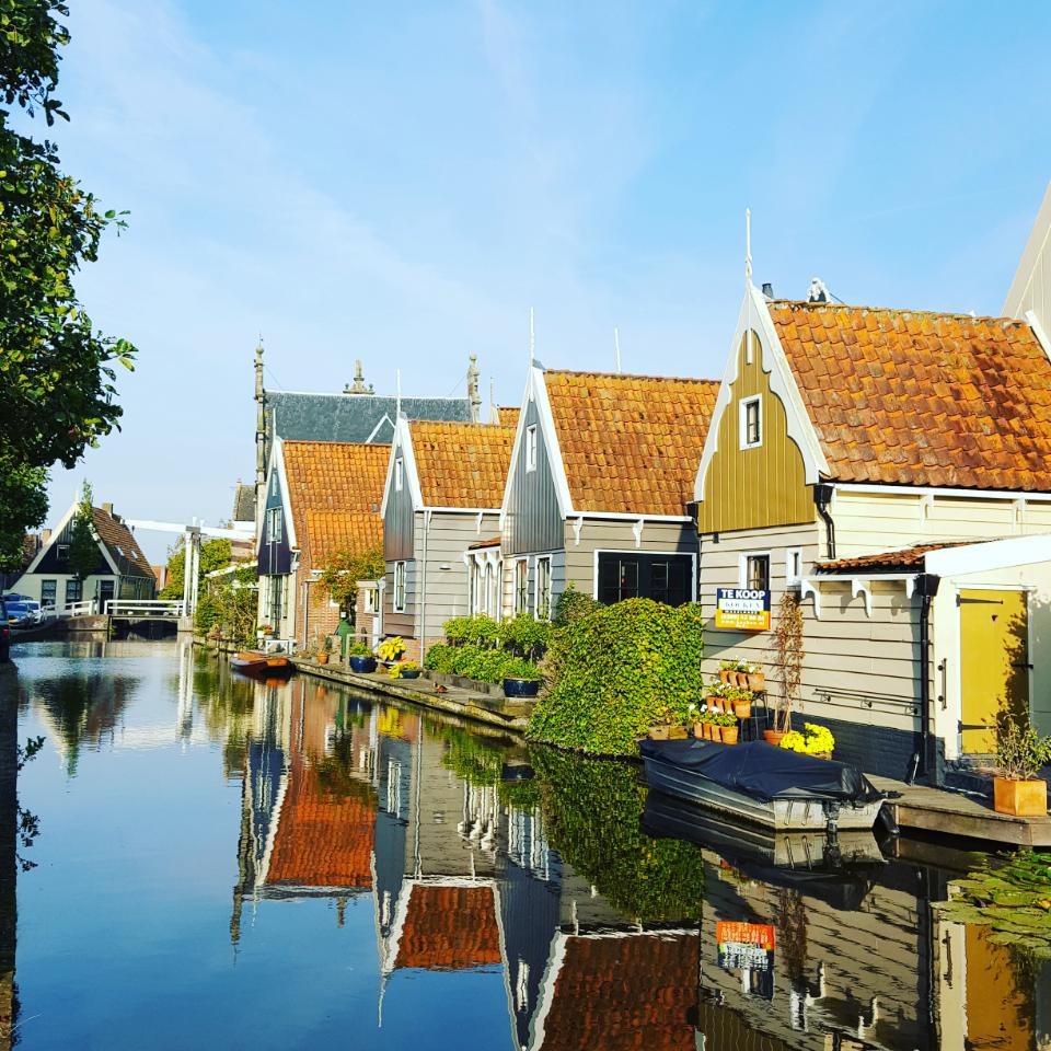 Huisjes aan het water in de Rijp